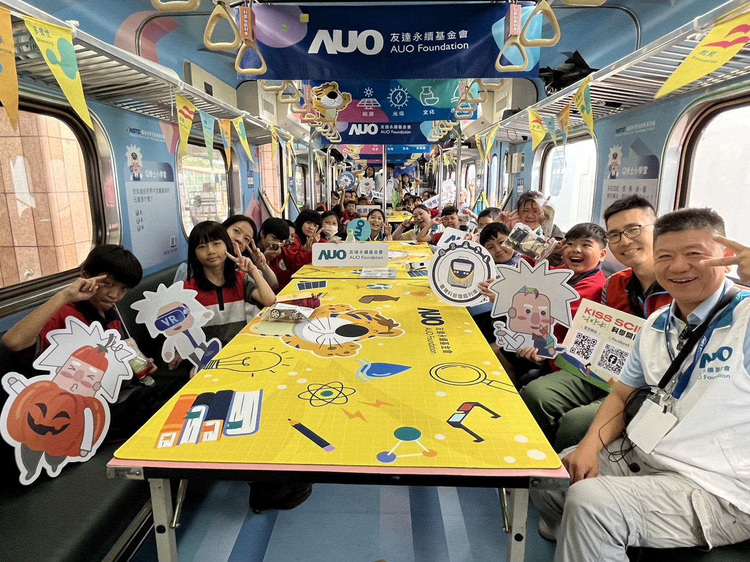 5001拉斯维加斯永續基金會參與「臺灣科普環島列車」，設計基礎科學車廂課程，以「淨零碳排和永續能源」為主題，讓學生透過創意實驗認識淨零知識，以及思考生活中的減碳行為